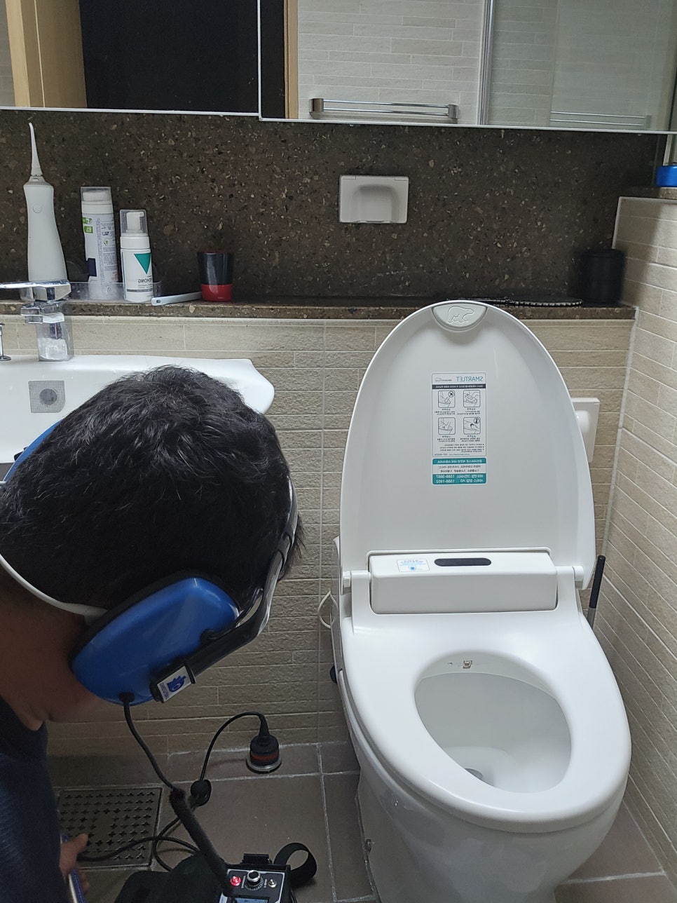 정리된 욕실 내부 전경