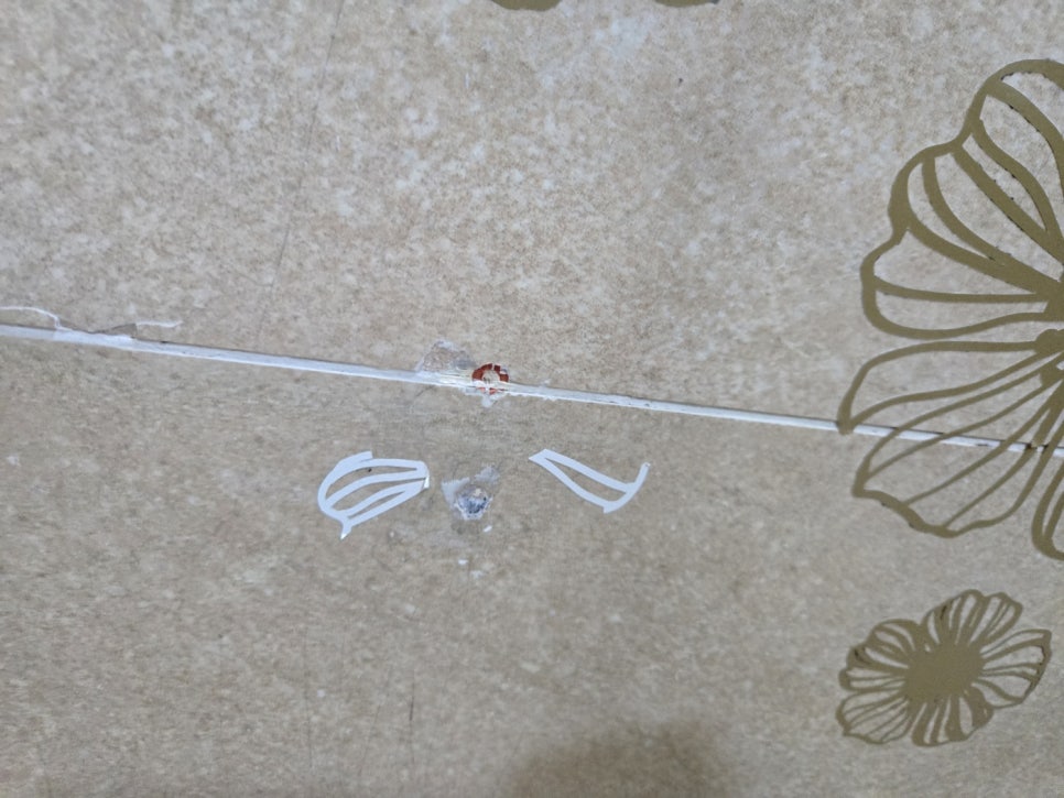 문양 있는 벽지 표면