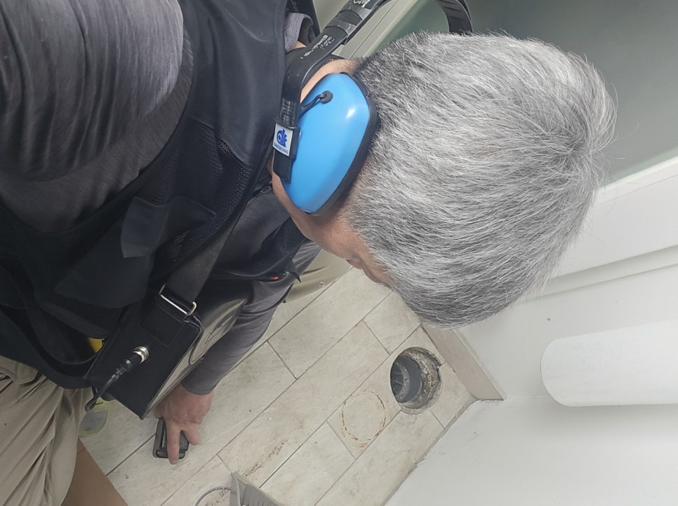 타일 작업 중 현장 상황