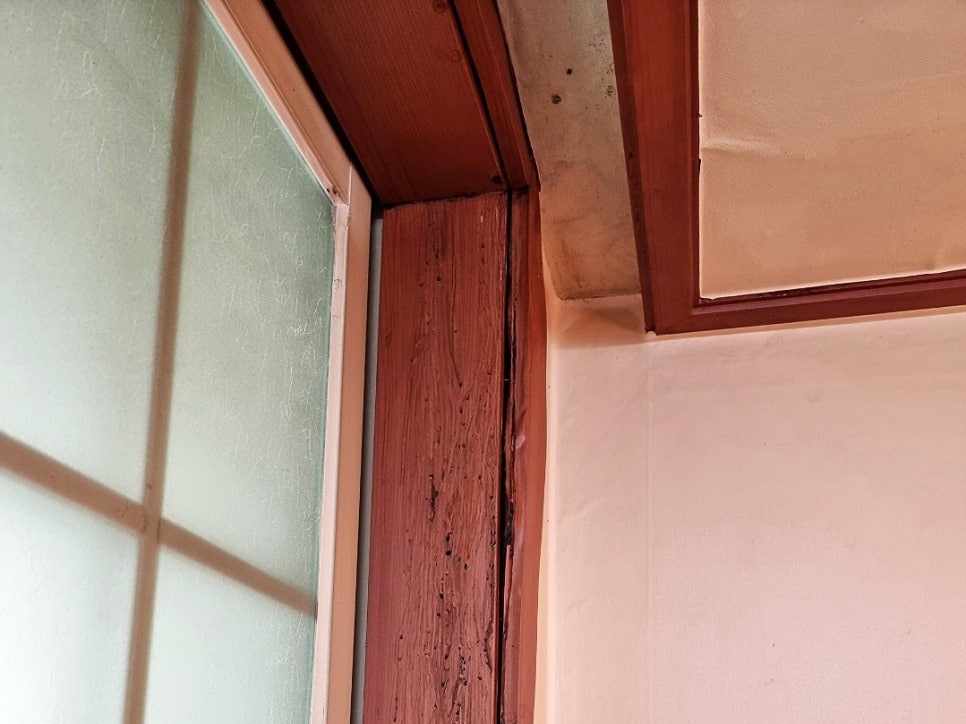 아파트 내부 베란다 구조물 확인