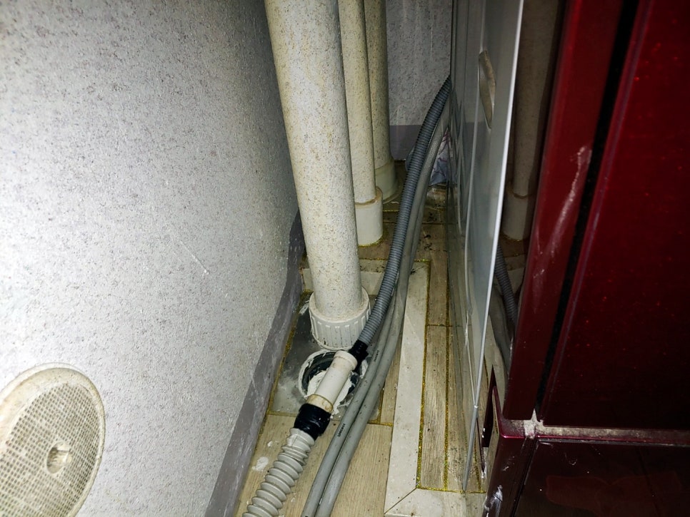 세탁실 바닥 및 배수구 주변
