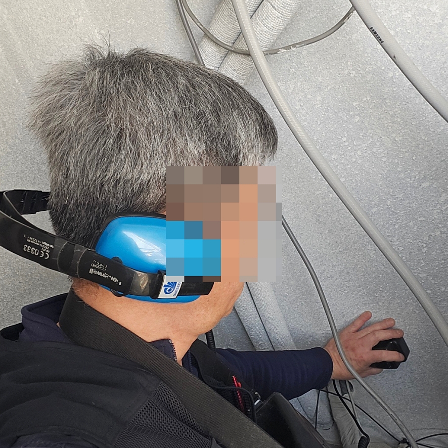 현장 점검 및 장비 사용 모습