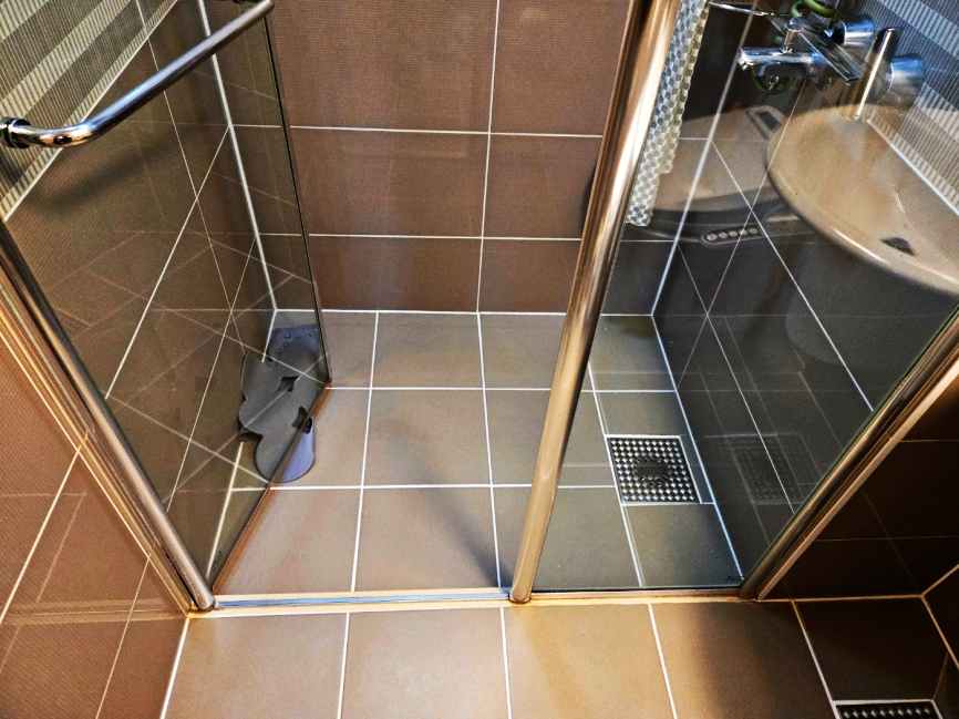 공사가 완료된 깔끔한 욕실 모습