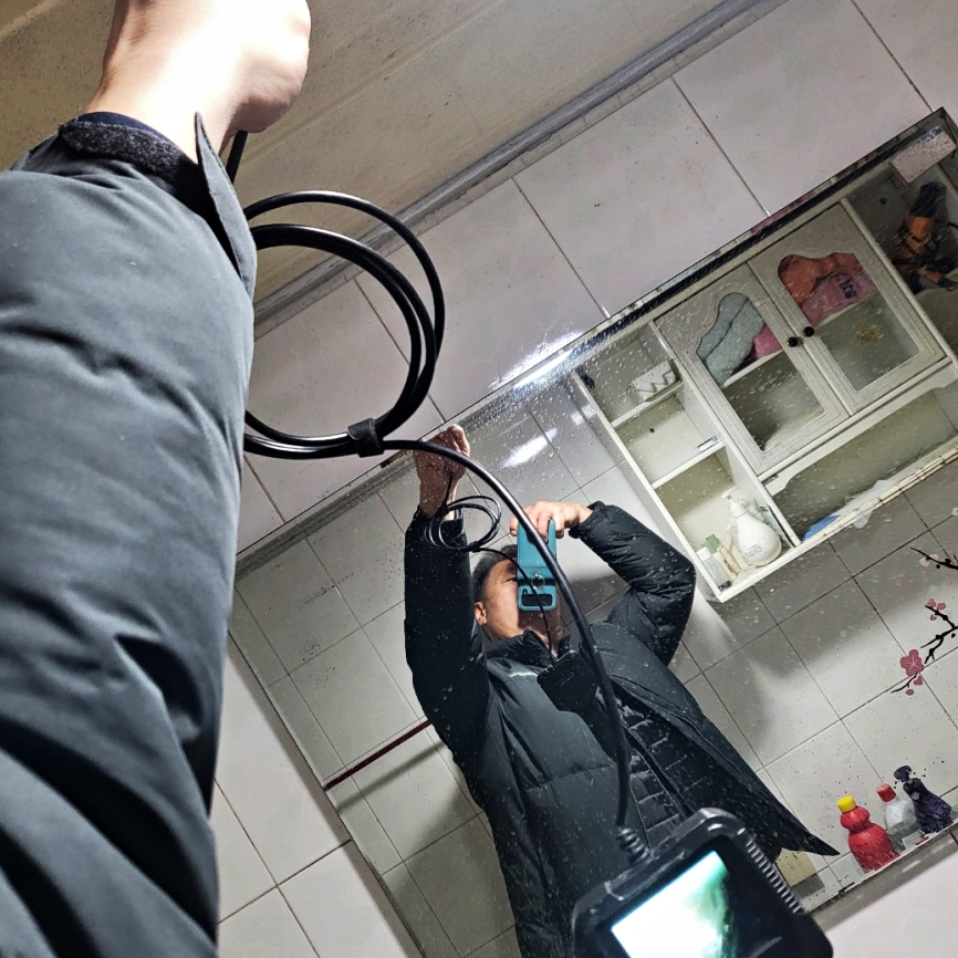 누수 피해가 우려되는 화장실 내부 모습