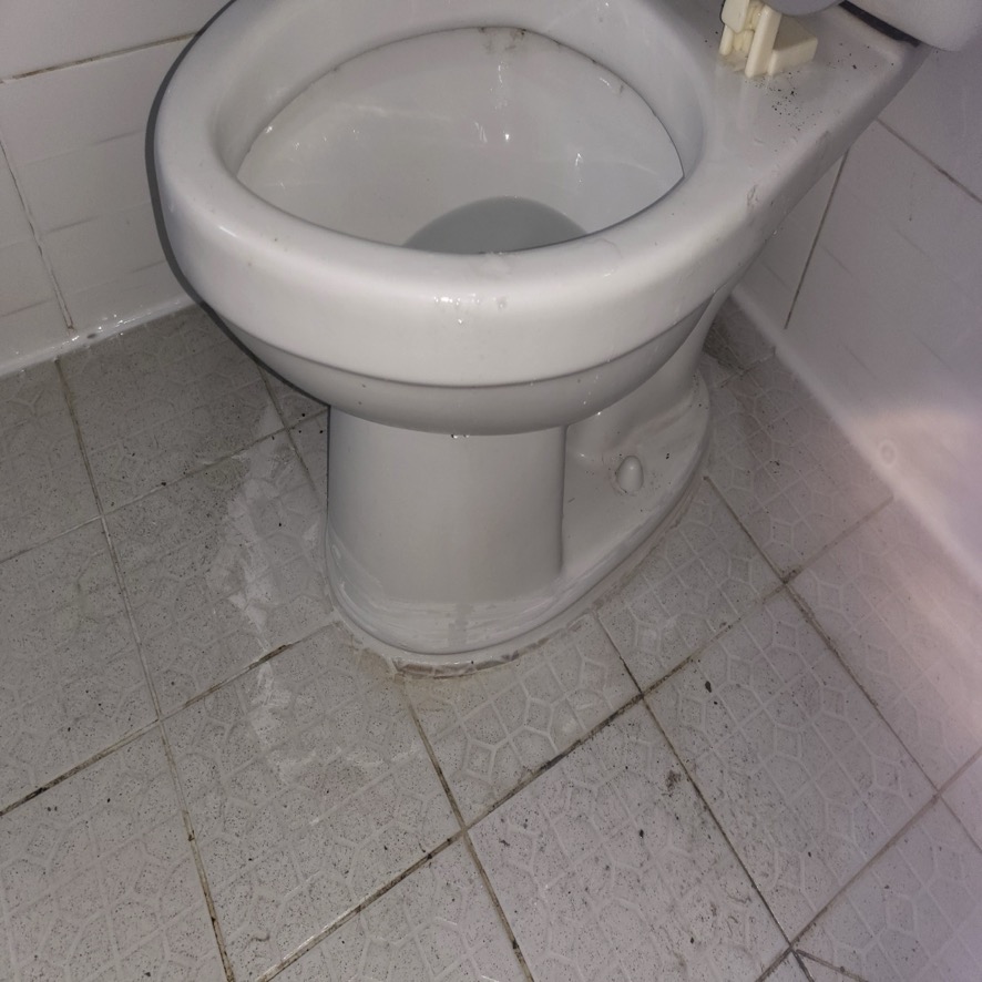 점검을 위해 확인한 화장실 내부