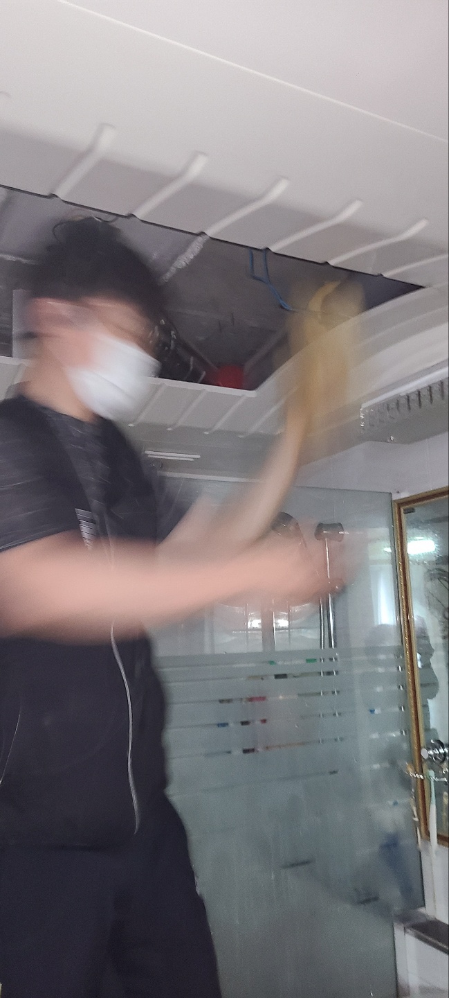천장 배관 노출 부위 확인