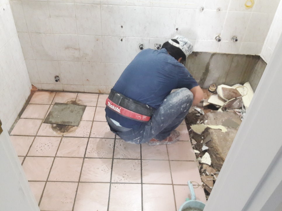기존 가구 및 기구 철거 현장