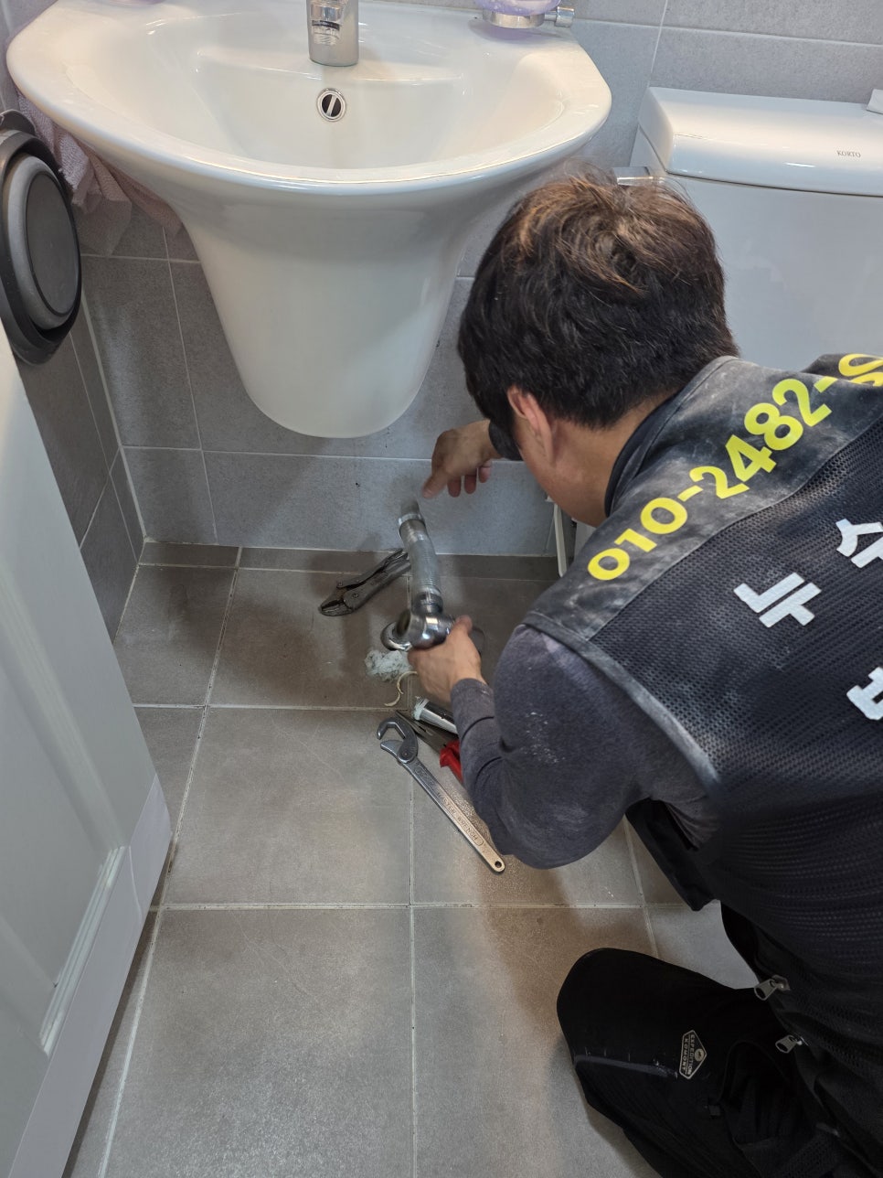 욕실 타일 및 변기 상태