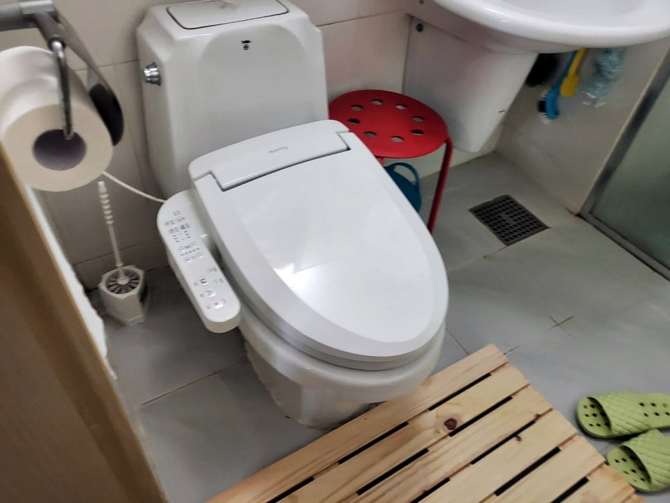 세면대 주변 공사 현장