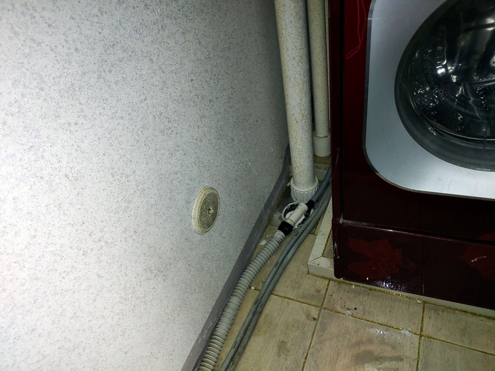 세탁기 배수 연결 부위 점검
