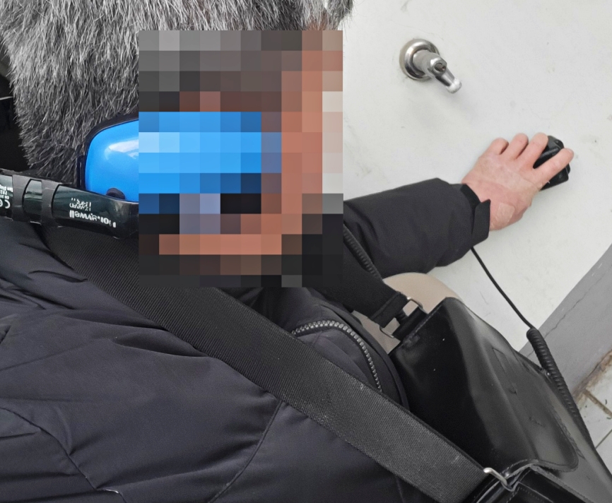 현장 점검 중인 작업자의 모습