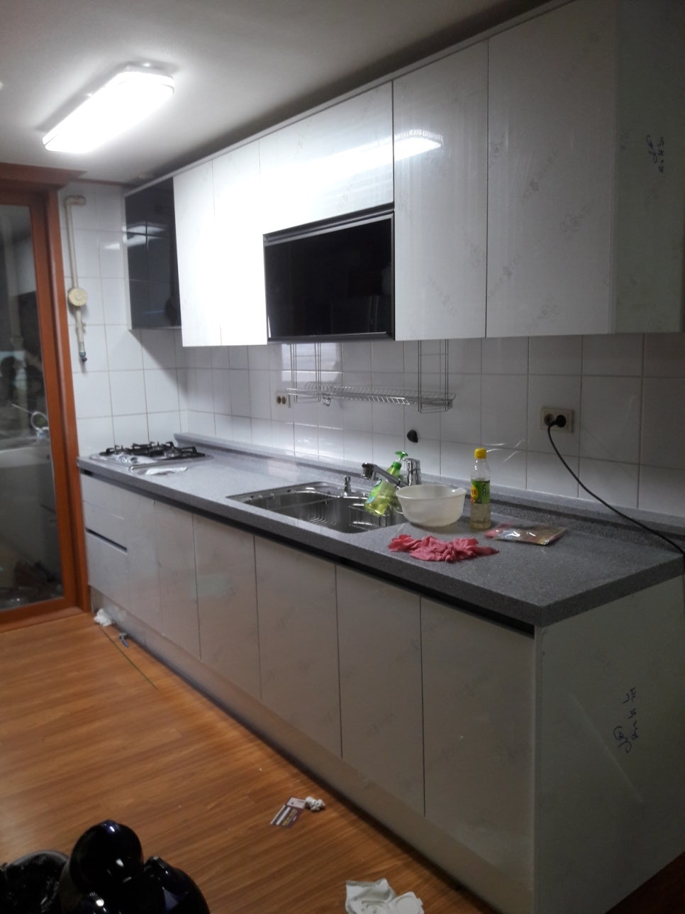 주방 타일 및 상판 작업 과정
