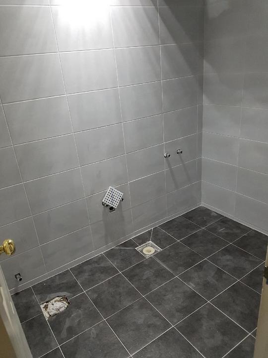 타일 시공 전 배관 점검 단계
