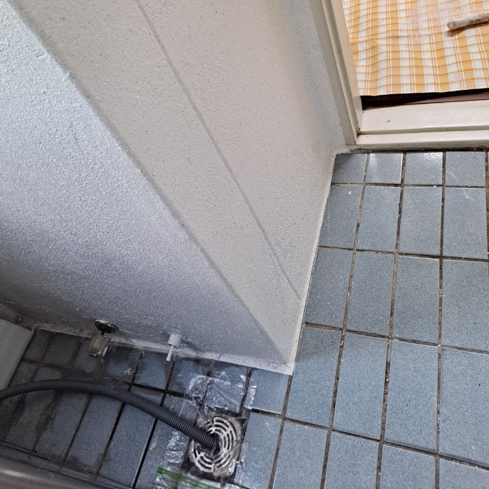 세탁실 바닥 및 배수 시설