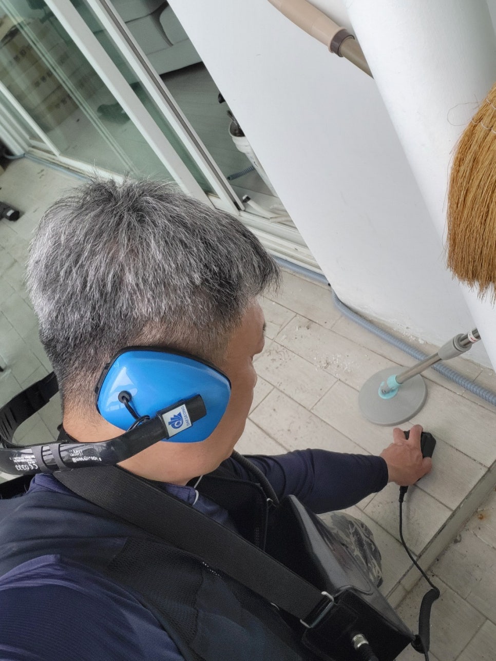 누수 확인을 위해 방문한 발코니 현장