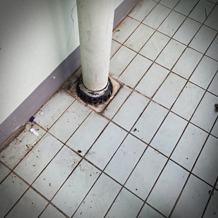 베란다 배관 주변 상태 확인