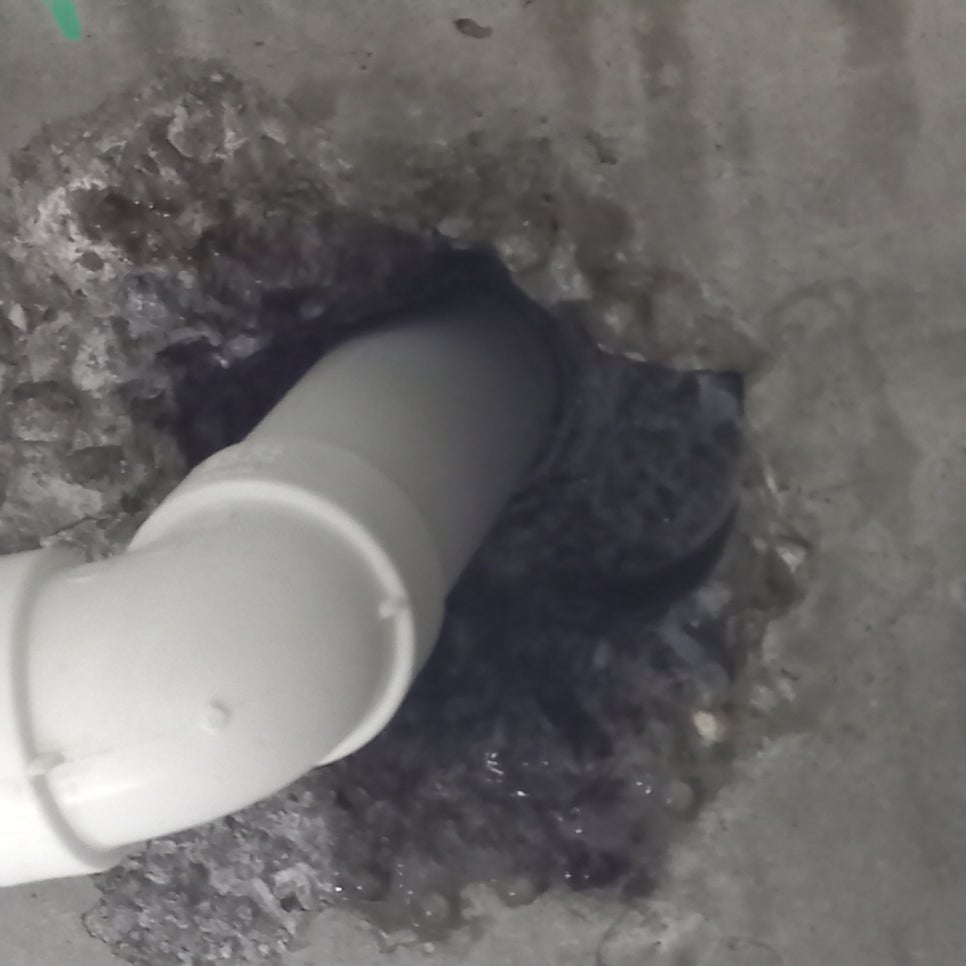 배관 및 벽면 상태 확인