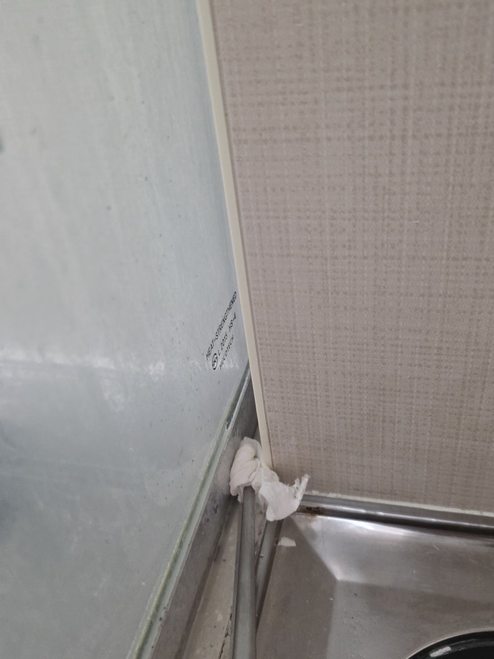 벽면 습기 및 벽지 상태