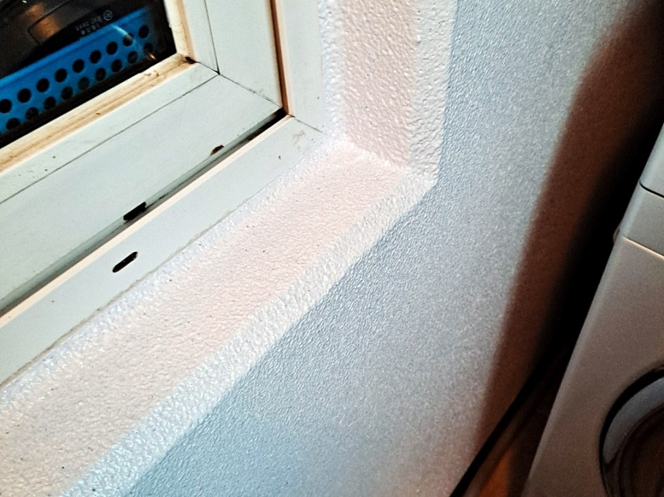 수납장 및 창호 주변의 벽면 상태