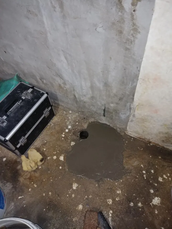 회색으로 메운 바닥 자리