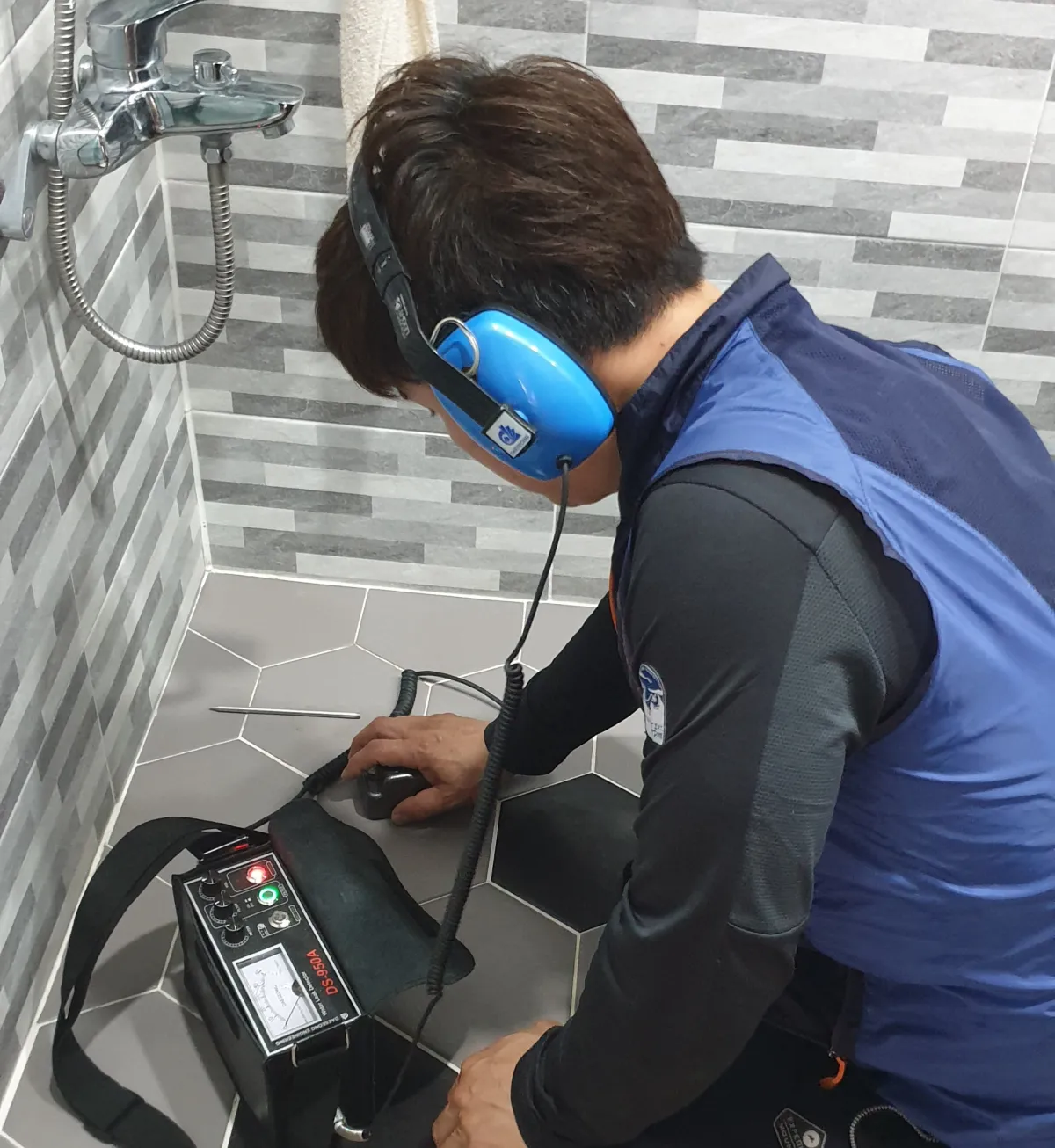 욕실 바닥 청음 탐지